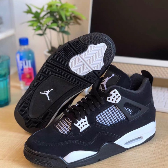 AIR JORDAN 4 Retro White Thunder - Picture 1 of 7